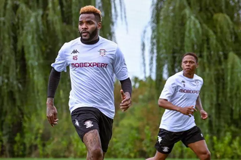 أرون بوبيندزا وكلينتون نجي